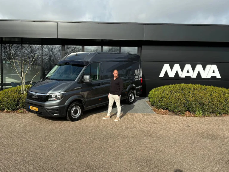 Instagram post from vanloon_interieur_exterieur. This post is in position 0.